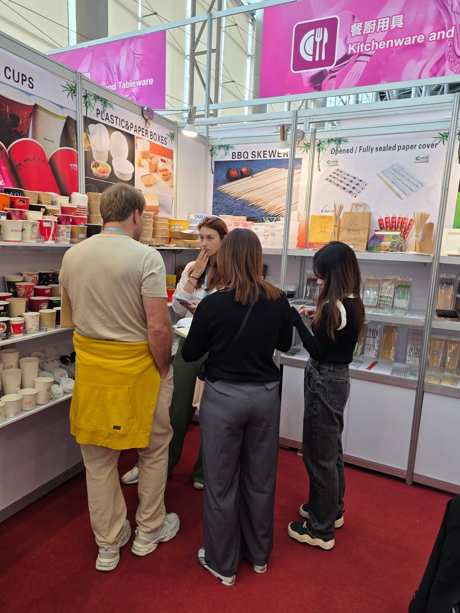 Custom printed disposable food packaging